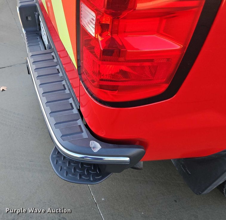 image for item EO4817 2016 Chevrolet Silverado 1500 Crew Cab pickup truck