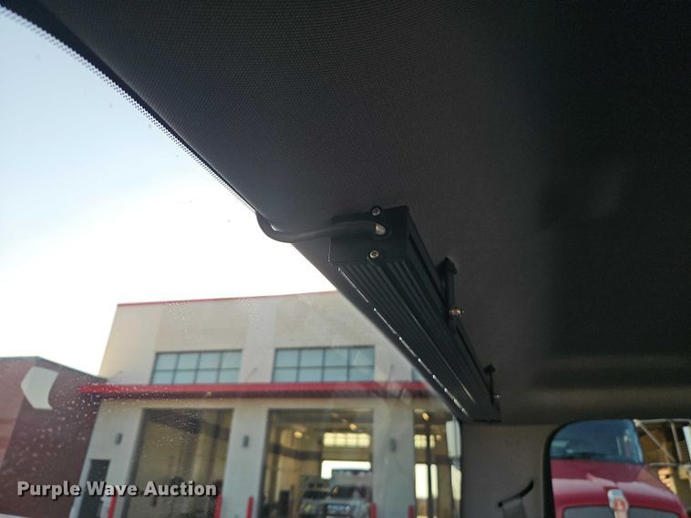 image for item EO4817 2016 Chevrolet Silverado 1500 Crew Cab pickup truck