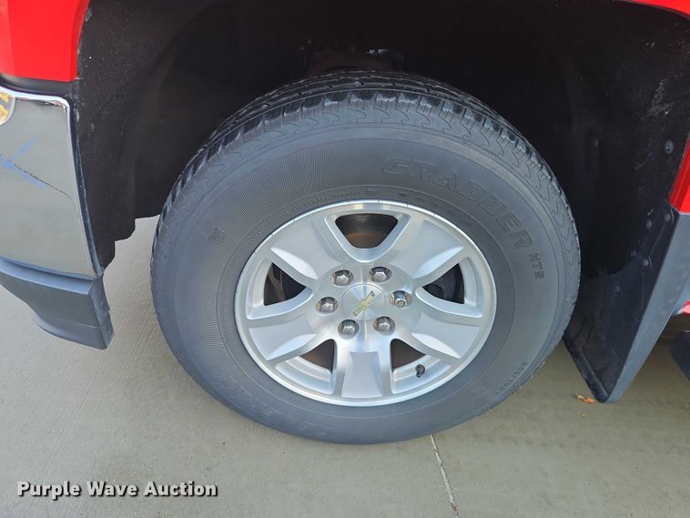 image for item EO4817 2016 Chevrolet Silverado 1500 Crew Cab pickup truck