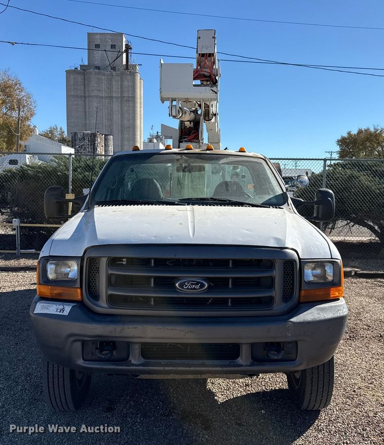 CAMIóN CON CANASTILLA 1999 FORD VERSALIFT