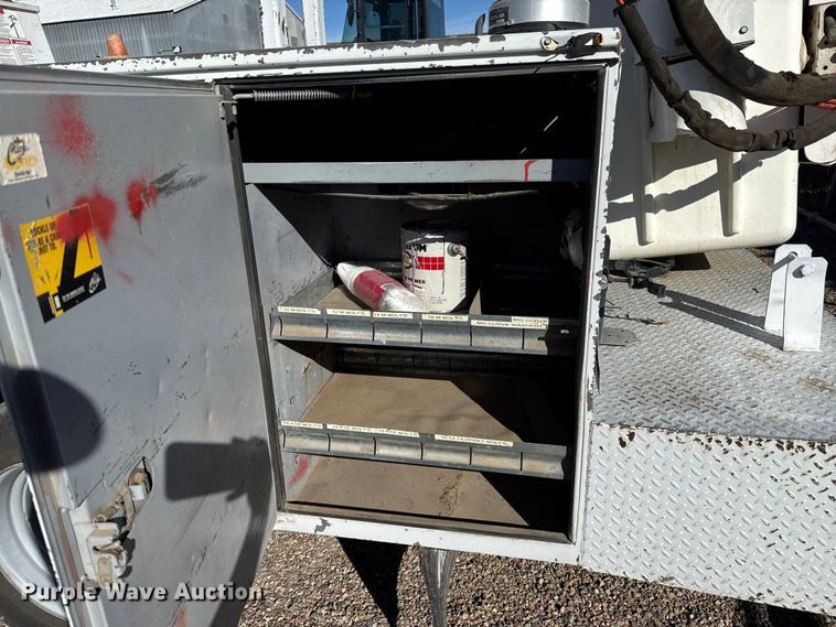 image for item EP2519 1999 Ford F450 bucket truck