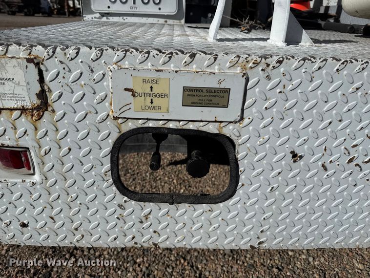 image for item EP2519 1999 Ford F450 bucket truck