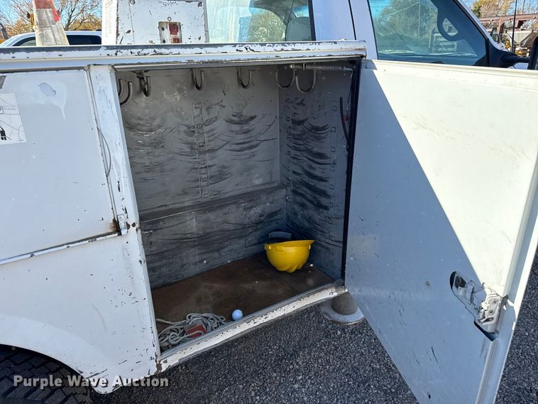 image for item EP2519 1999 Ford F450 bucket truck