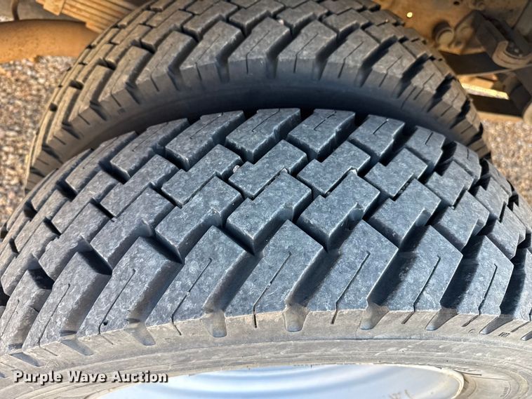 image for item EP2519 1999 Ford F450 bucket truck