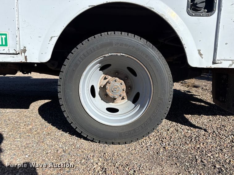 image for item EP2519 1999 Ford F450 bucket truck