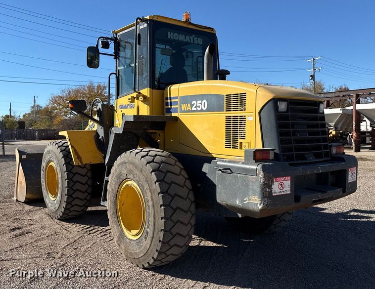 image for item EP2520 2006 Komatsu WA250-5L wheel loader