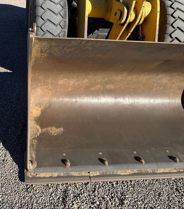 image for item EP2520 2006 Komatsu WA250-5L wheel loader