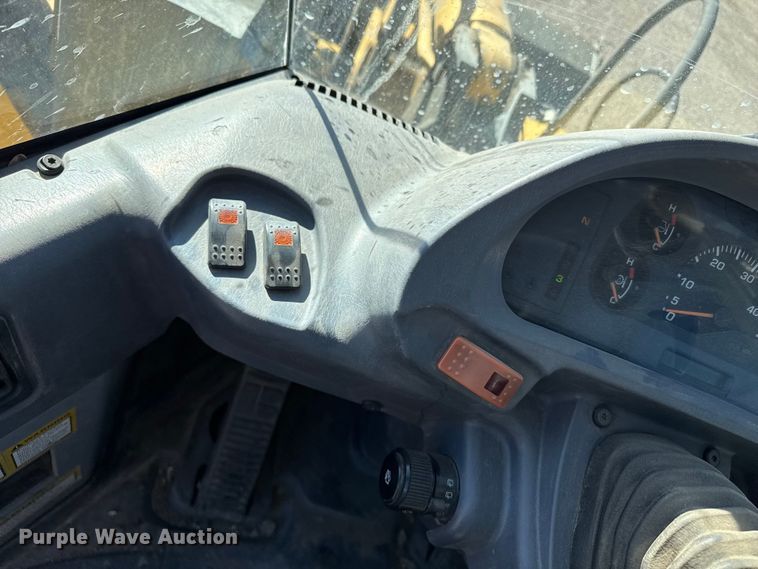 image for item EP2520 2006 Komatsu WA250-5L wheel loader