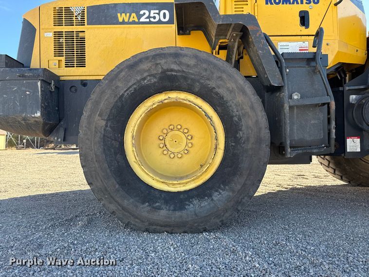 image for item EP2520 2006 Komatsu WA250-5L wheel loader