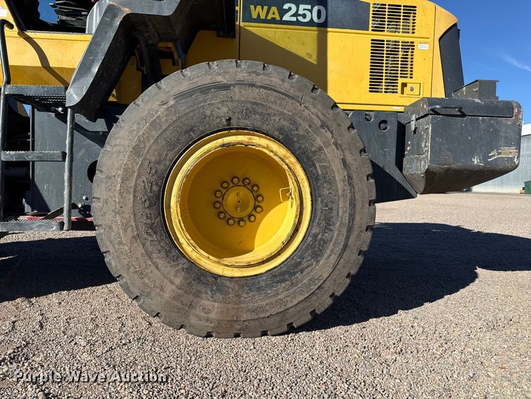image for item EP2520 2006 Komatsu WA250-5L wheel loader