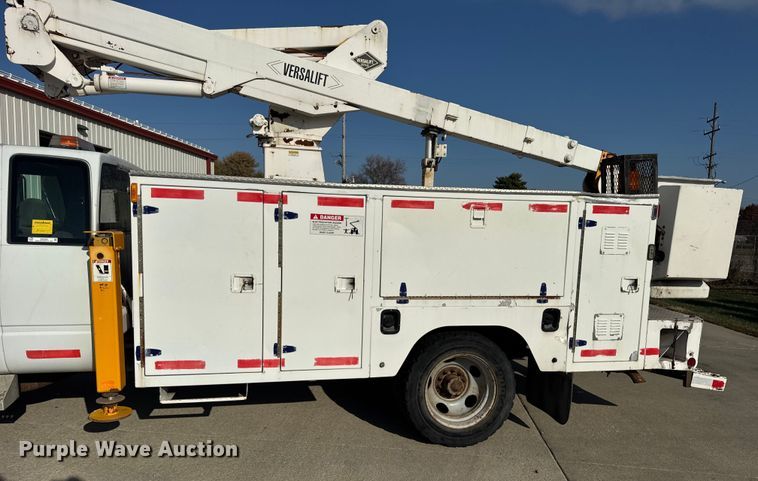image for item ER0269 1998 GMC Sierra C3500 bucket truck
