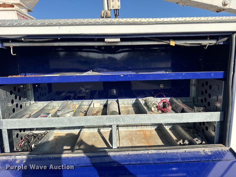 image for item ER0269 1998 GMC Sierra C3500 bucket truck