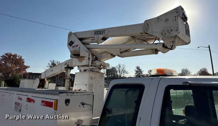 image for item ER0269 1998 GMC Sierra C3500 bucket truck