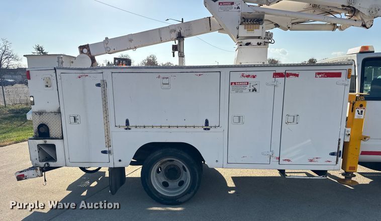 image for item ER0269 1998 GMC Sierra C3500 bucket truck