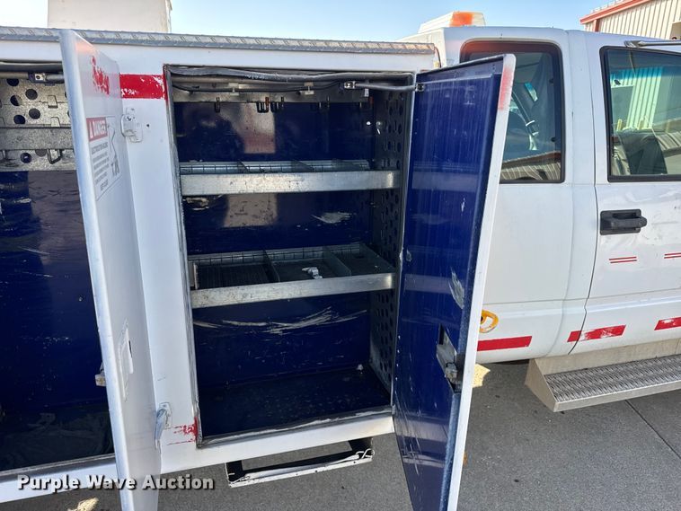 image for item ER0269 1998 GMC Sierra C3500 bucket truck