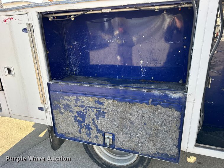 image for item ER0269 1998 GMC Sierra C3500 bucket truck