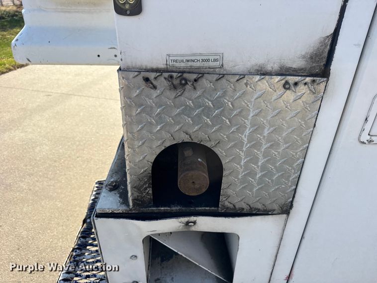 image for item ER0269 1998 GMC Sierra C3500 bucket truck