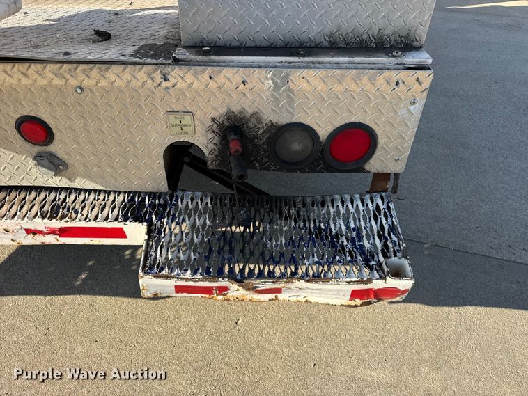 image for item ER0269 1998 GMC Sierra C3500 bucket truck