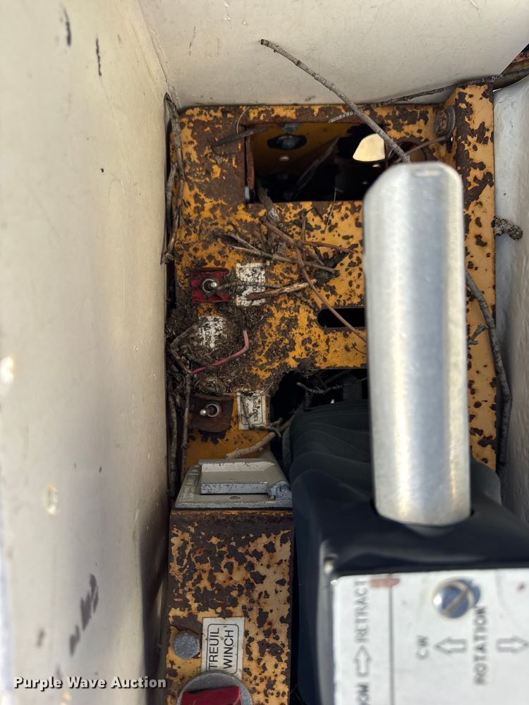 image for item ER0269 1998 GMC Sierra C3500 bucket truck