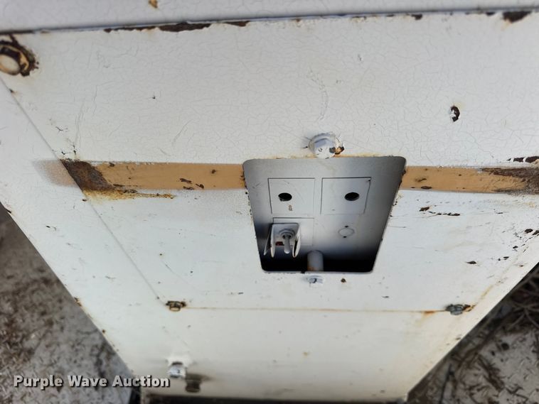 image for item ER0269 1998 GMC Sierra C3500 bucket truck