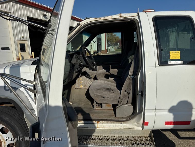 image for item ER0269 1998 GMC Sierra C3500 bucket truck