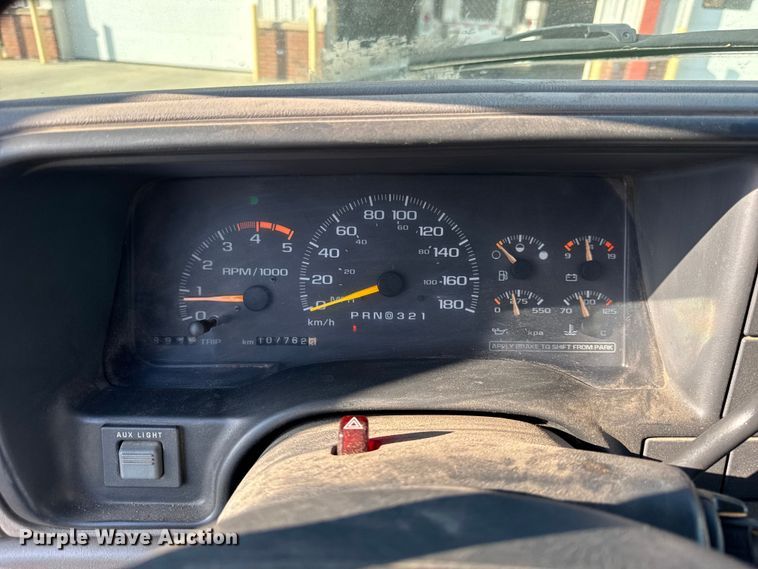 image for item ER0269 1998 GMC Sierra C3500 bucket truck