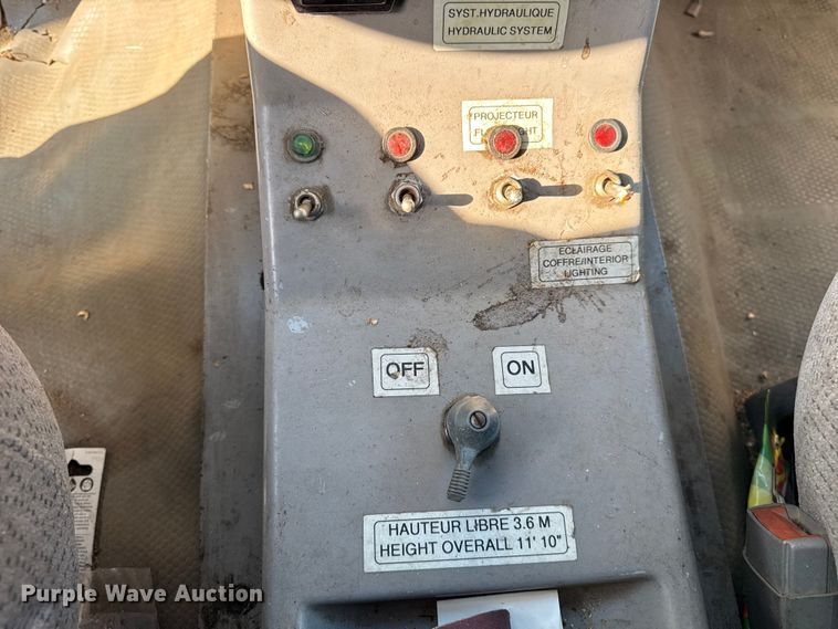 image for item ER0269 1998 GMC Sierra C3500 bucket truck