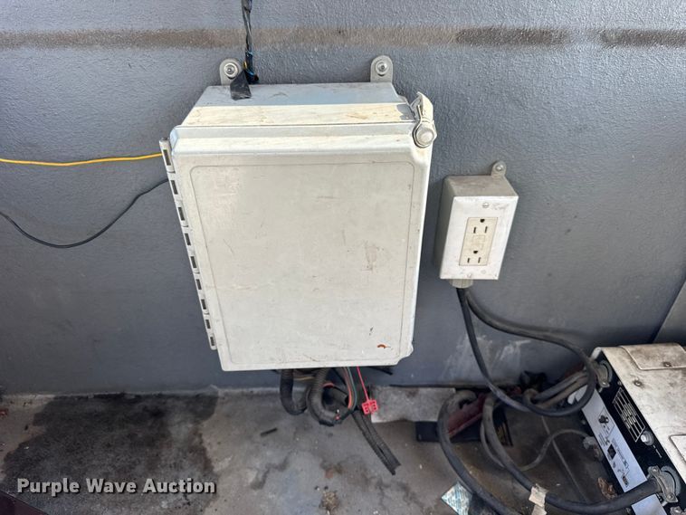 image for item ER0269 1998 GMC Sierra C3500 bucket truck