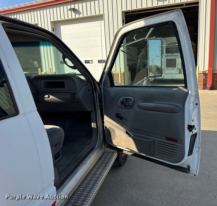 image for item ER0269 1998 GMC Sierra C3500 bucket truck