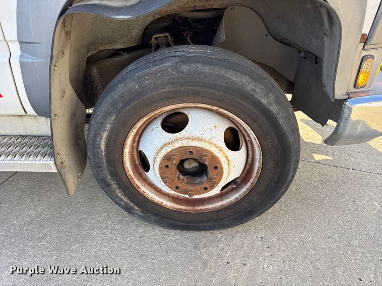 image for item ER0269 1998 GMC Sierra C3500 bucket truck