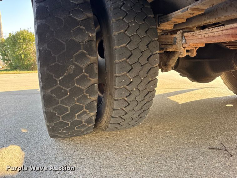 image for item ER0269 1998 GMC Sierra C3500 bucket truck