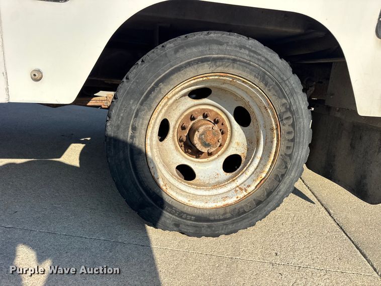 image for item ER0269 1998 GMC Sierra C3500 bucket truck