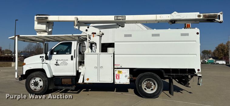 image for item ER0270 2003 Chevrolet C7500 forestry bucket truck