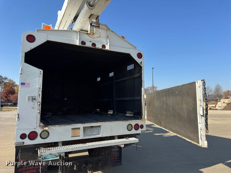 image for item ER0270 2003 Chevrolet C7500 forestry bucket truck