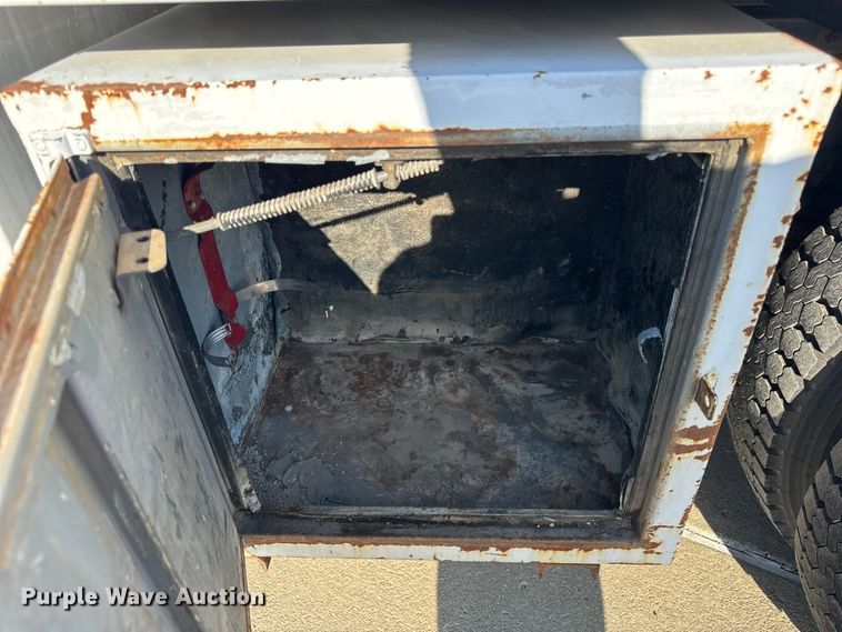 image for item ER0270 2003 Chevrolet C7500 forestry bucket truck