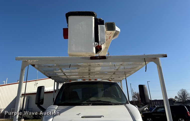 image for item ER0270 2003 Chevrolet C7500 forestry bucket truck