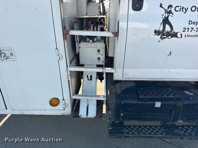 image for item ER0270 2003 Chevrolet C7500 forestry bucket truck