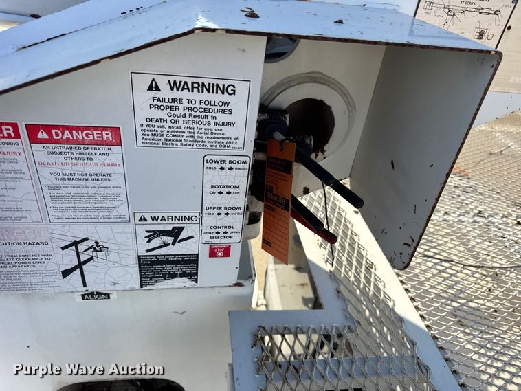 image for item ER0270 2003 Chevrolet C7500 forestry bucket truck