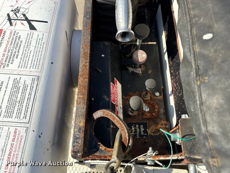 image for item ER0270 2003 Chevrolet C7500 forestry bucket truck