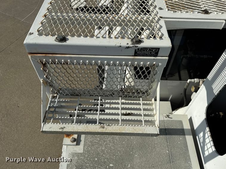 image for item ER0270 2003 Chevrolet C7500 forestry bucket truck