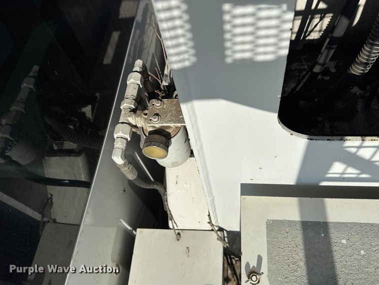 image for item ER0270 2003 Chevrolet C7500 forestry bucket truck