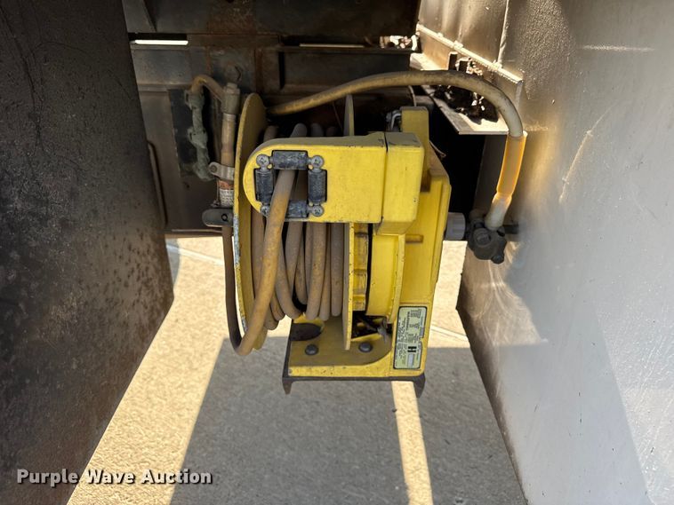 image for item ER0270 2003 Chevrolet C7500 forestry bucket truck