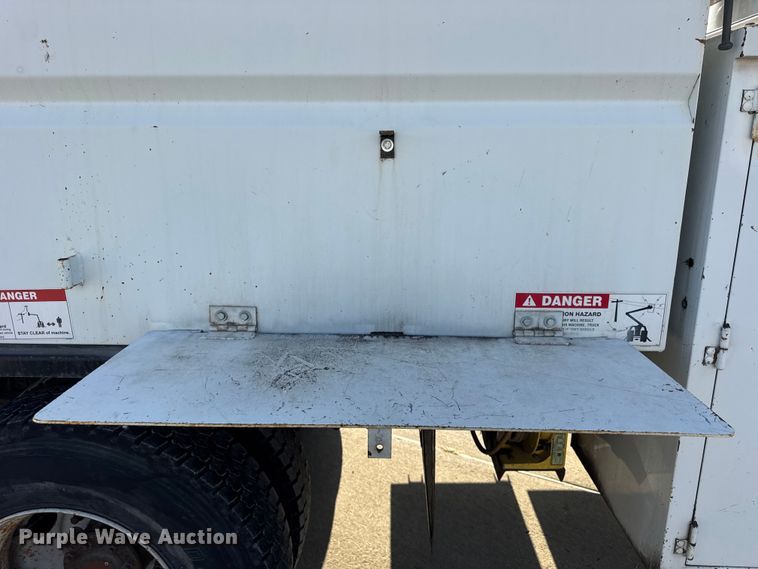 image for item ER0270 2003 Chevrolet C7500 forestry bucket truck