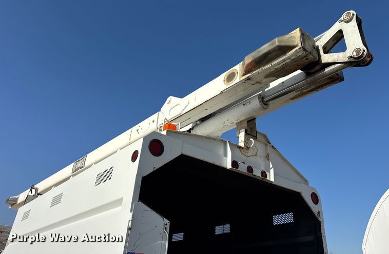 image for item ER0270 2003 Chevrolet C7500 forestry bucket truck