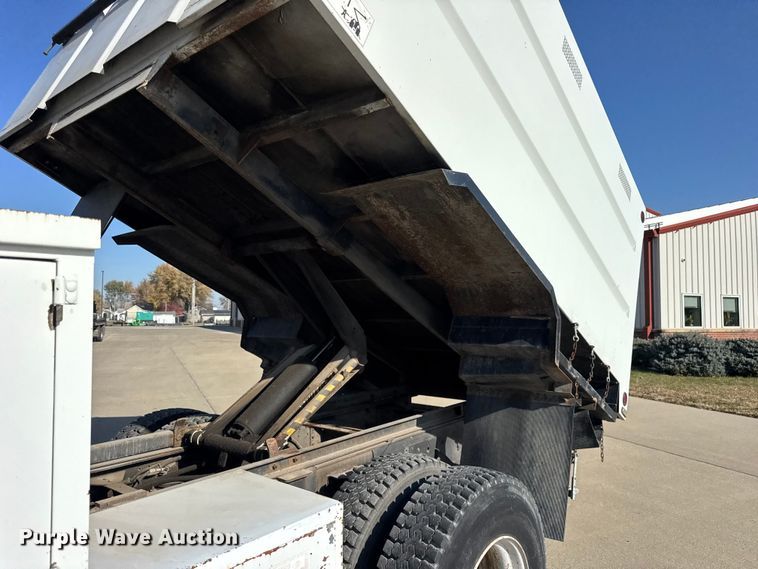 image for item ER0270 2003 Chevrolet C7500 forestry bucket truck