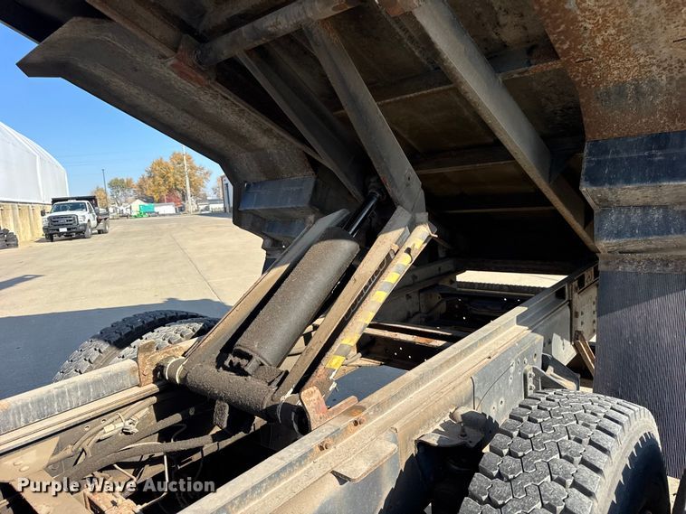 image for item ER0270 2003 Chevrolet C7500 forestry bucket truck