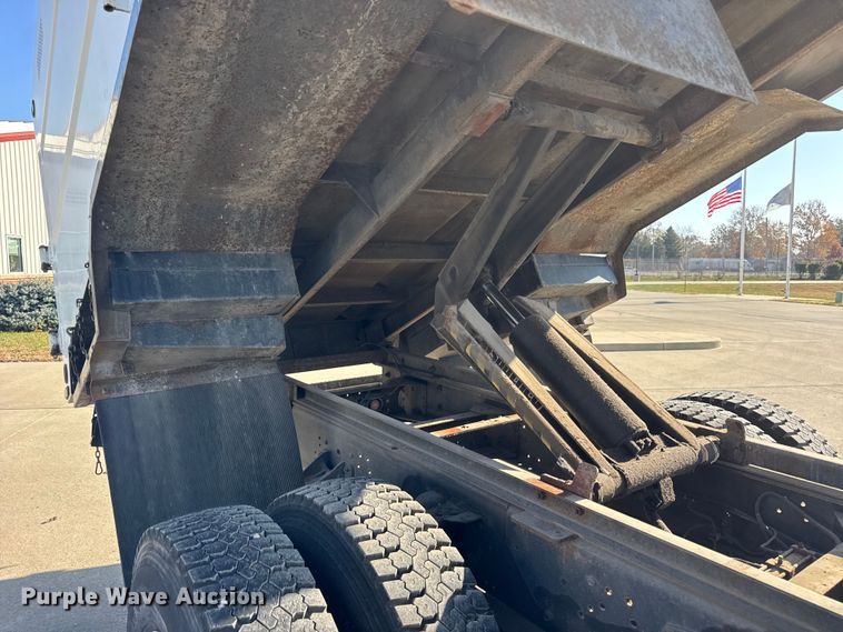 image for item ER0270 2003 Chevrolet C7500 forestry bucket truck