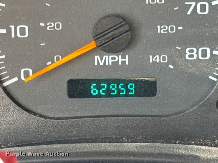 image for item ER0270 2003 Chevrolet C7500 forestry bucket truck