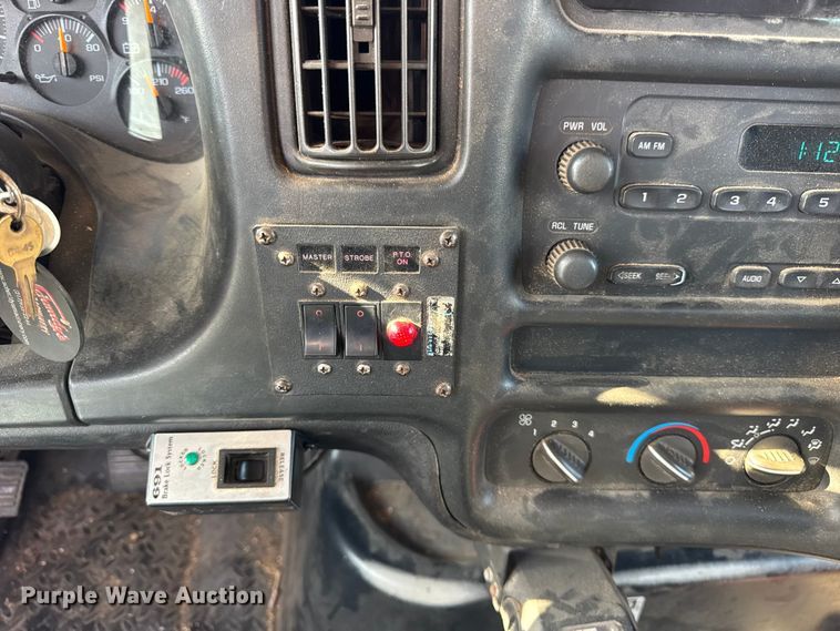 image for item ER0270 2003 Chevrolet C7500 forestry bucket truck