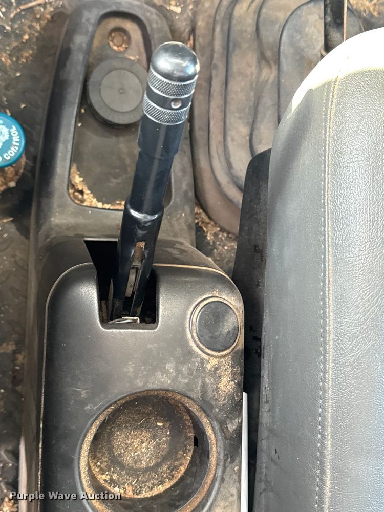 image for item ER0270 2003 Chevrolet C7500 forestry bucket truck